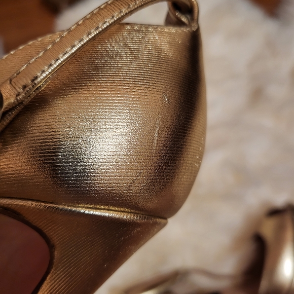 Gold platform ankle strap sandals - Picture 9 of 16